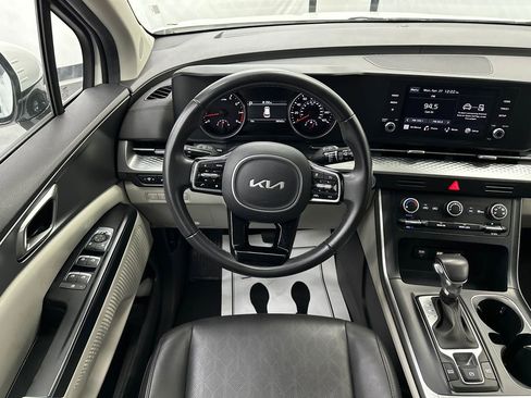 Used 2024 Kia Carnival LX FWD image 24