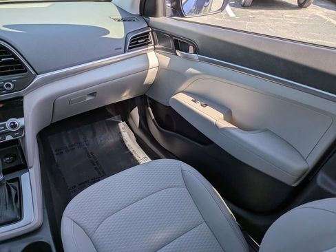 Used 2020 Hyundai Elantra SE image 16