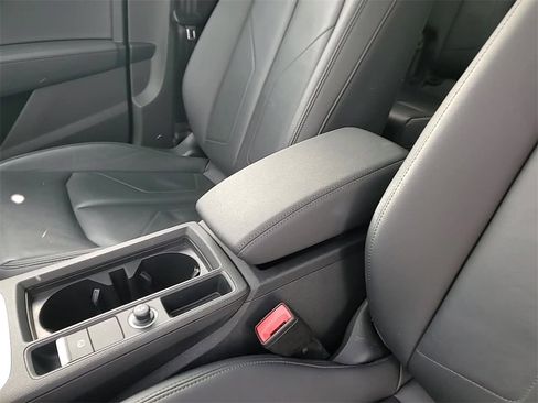 Used 2025 Audi Q3 2.0T Premium image 19
