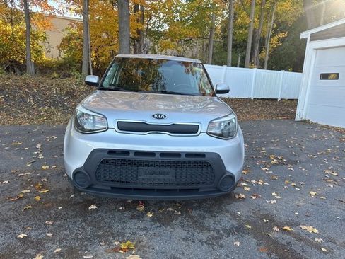 Used 2016 Kia Soul Base image 2