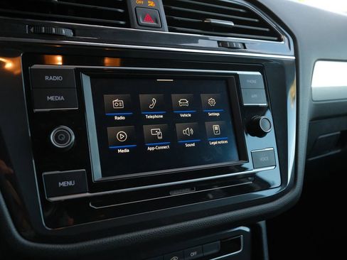 Used 2020 Volkswagen Tiguan S image 21