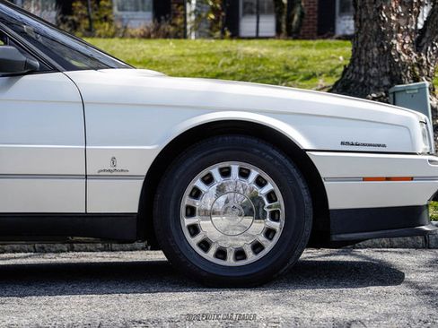 Used 1993 Cadillac Allante FWD image 11