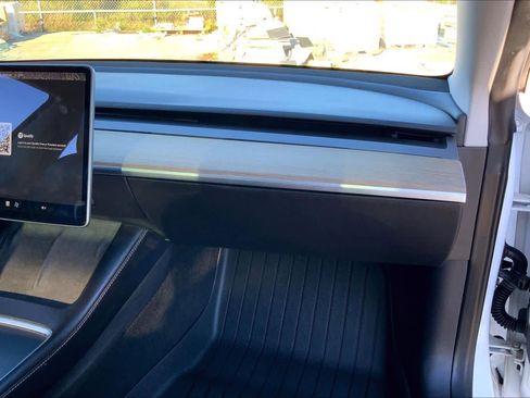 Used 2021 Tesla Model 3 Standard Range Plus image 17