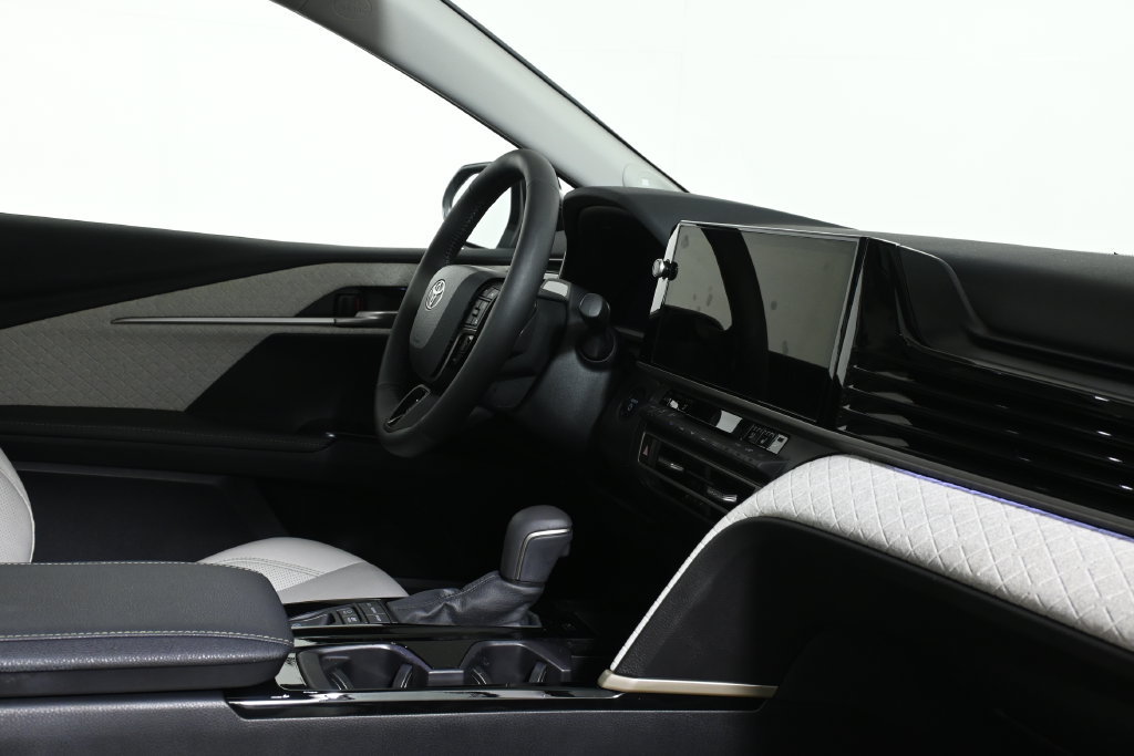 Used 2026 Toyota Camry XLE w/ Premium Plus Package AWD/4WD image 28