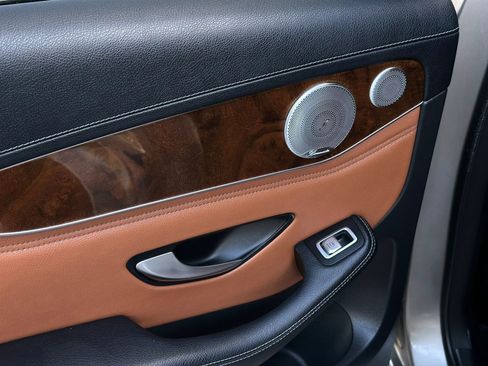 Used 2019 Mercedes-Benz GLC 350e 4MATIC image 17