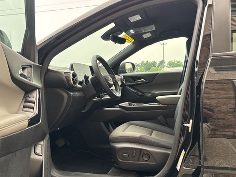 Used 2025 Chevrolet Equinox LT w/ Convenience Package II AWD/4WD image 9