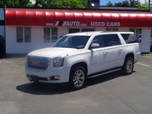 Used 2017 GMC Yukon XL SLE w/ SLE Value Package AWD/4WD image 10
