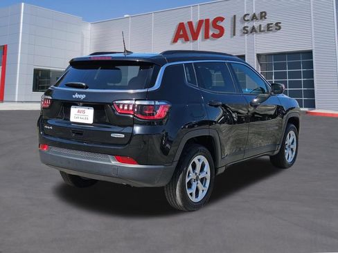Used 2025 Jeep Compass Latitude w/ Sun & Sound Group AWD/4WD image 6