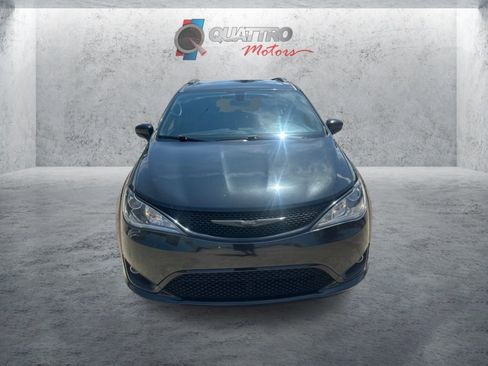 Used 2018 Chrysler Pacifica Touring-L Plus w/ S Appearance Package FWD image 9