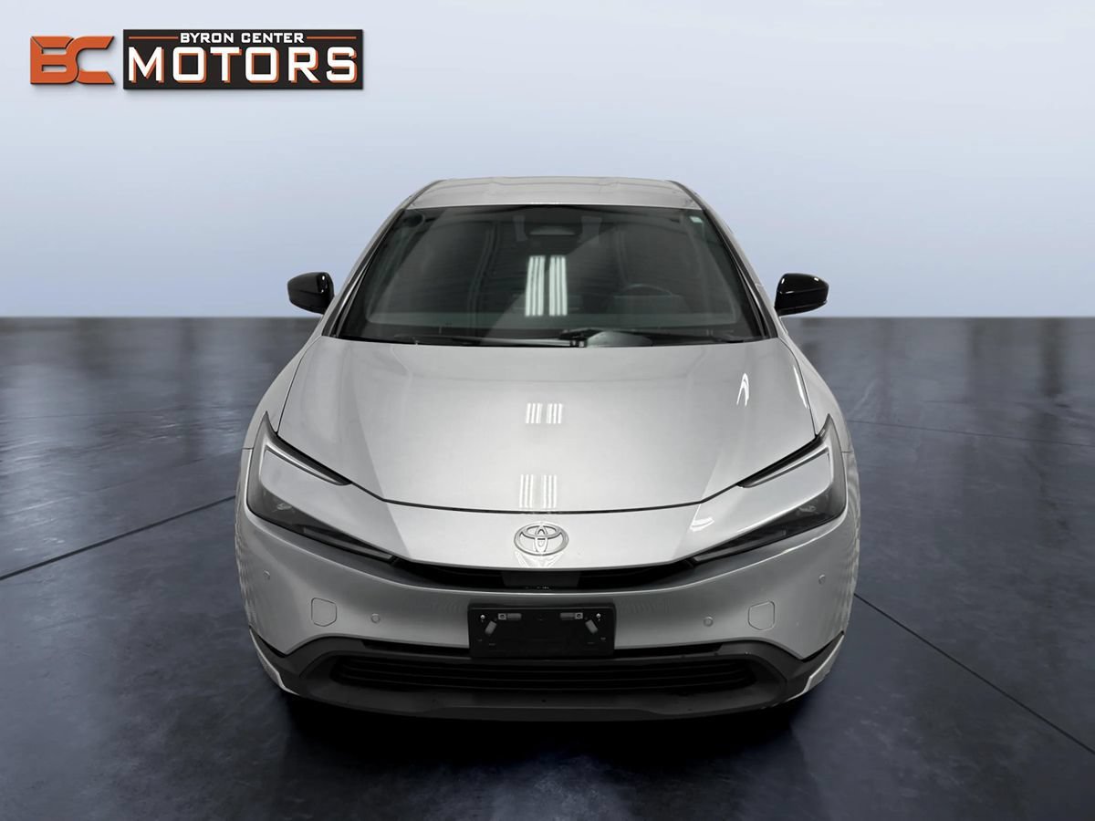 Used 2025 Toyota Prius LE FWD image 8