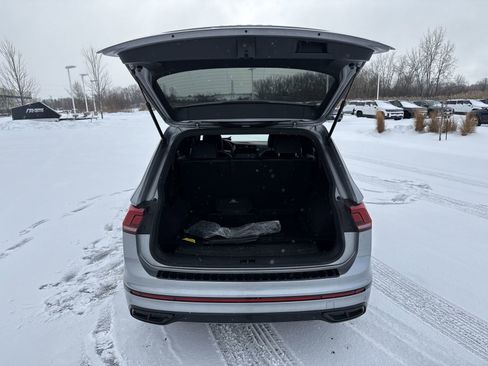Used 2023 Volkswagen Tiguan SE R-Line image 20