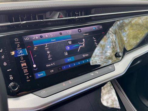 Used 2024 Jeep Wagoneer Launch Edition image 13