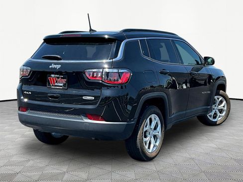 Used 2024 Jeep Compass Latitude w/ Convenience Group AWD/4WD image 6