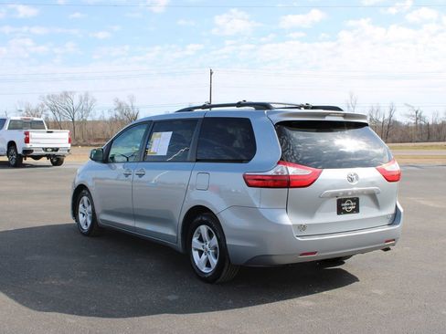 Used 2015 Toyota Sienna LE image 7