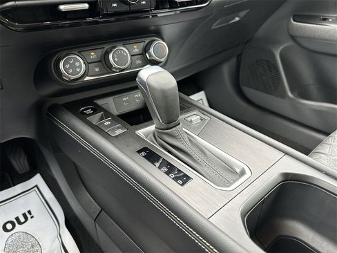 Used 2025 Nissan Kicks SV image 19