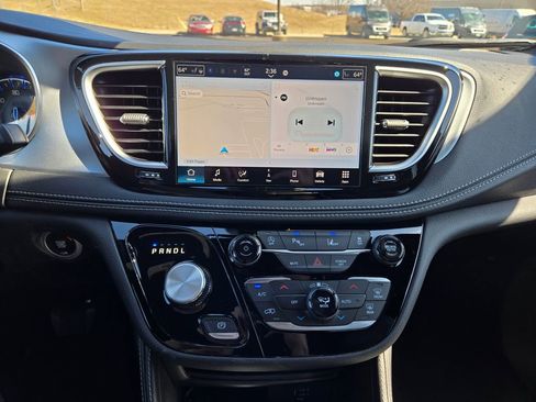 New 2026 Chrysler Pacifica Limited AWD/4WD image 19