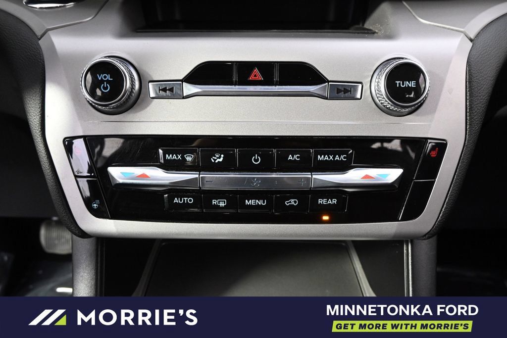 Used 2023 Ford Explorer XLT w/ Equipment Group 202A AWD/4WD image 31