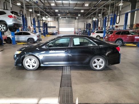Used 2012 Toyota Camry SE FWD image 4