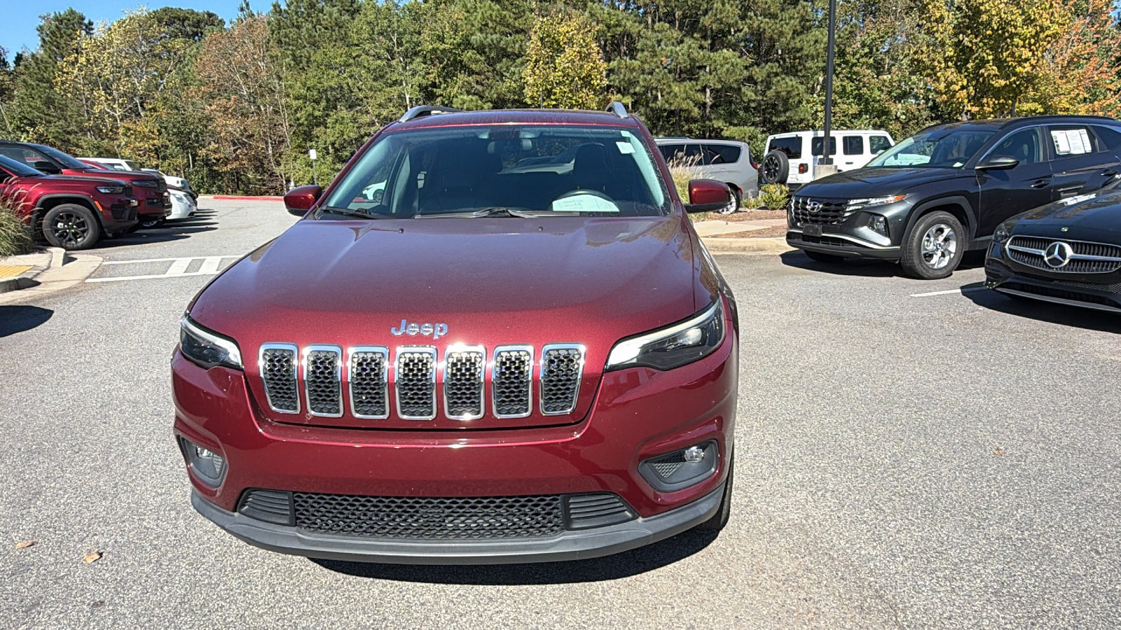 Used 2019 Jeep Cherokee Latitude Plus AWD/4WD image 3