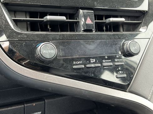 Used 2021 Toyota Camry SE image 17