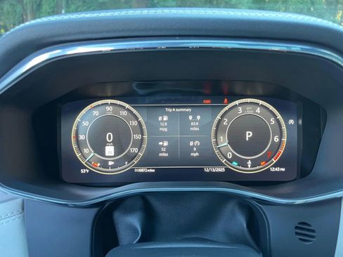 Used 2024 Jaguar F-PACE R-Dynamic S image 15