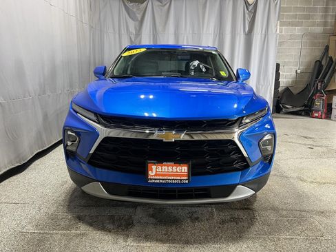Used 2025 Chevrolet Blazer LT FWD image 3