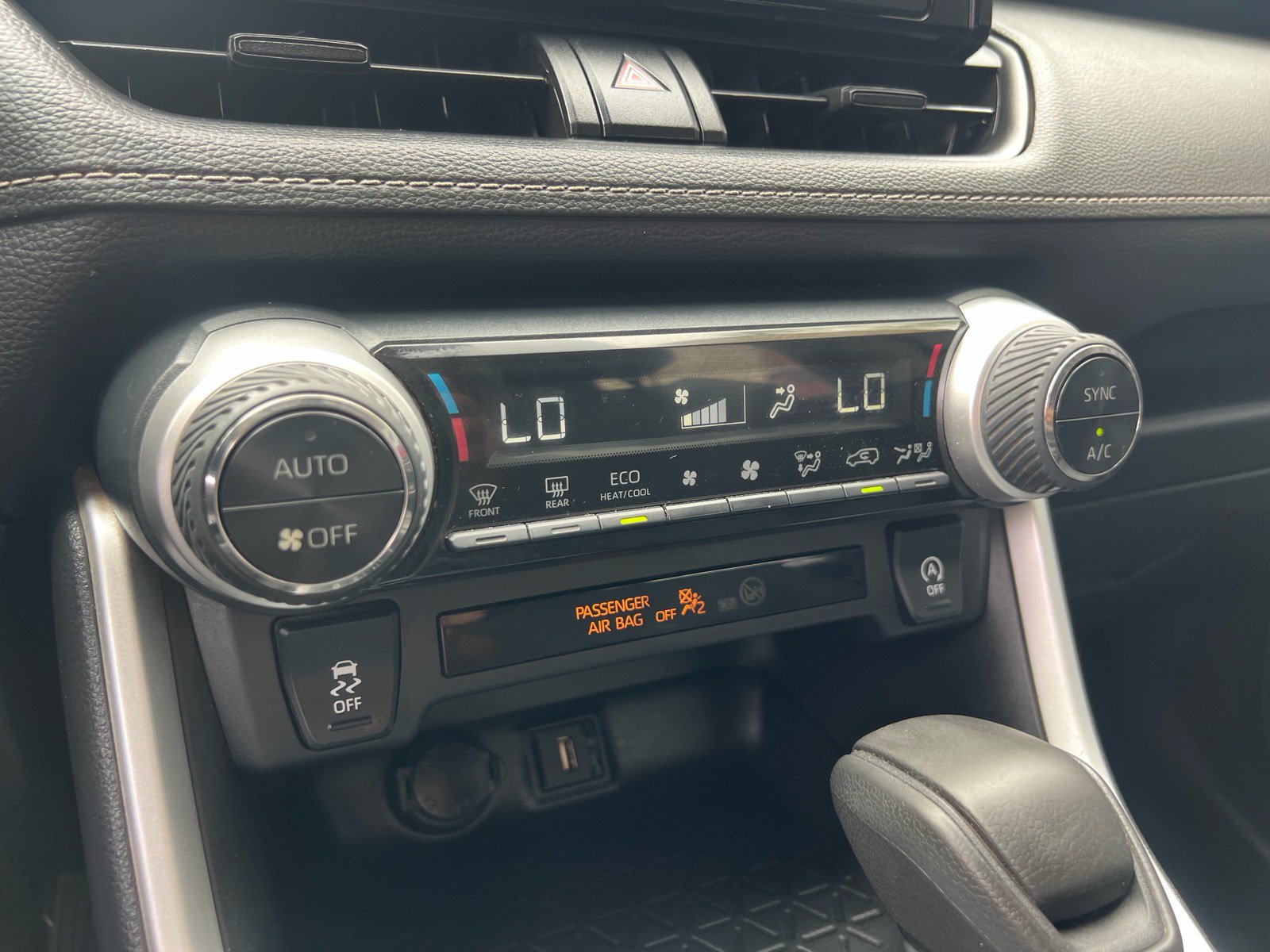 Used 2021 Toyota RAV4 XLE FWD image 19