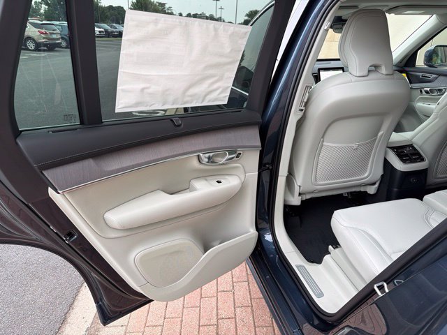 New 2026 Volvo XC90 T8 Ultra w/ Protection Package Premier AWD/4WD image 12