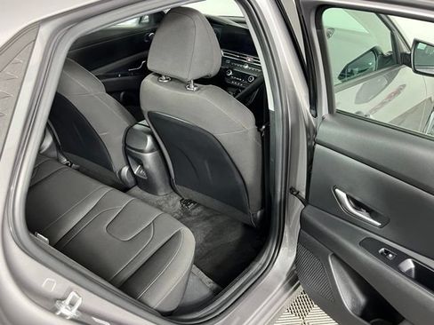 Used 2024 Hyundai Elantra SEL FWD image 26