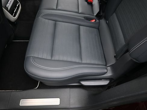 Used 2025 Lincoln Nautilus Reserve AWD/4WD image 28