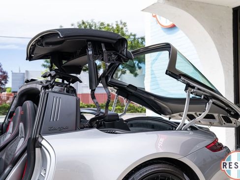 Used 2018 Porsche 911 Targa 4 GTS image 37