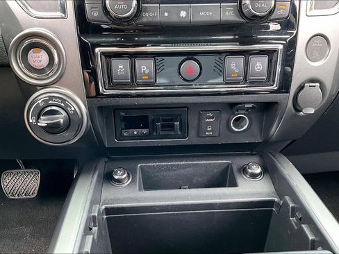 Used 2018 Nissan Titan Platinum Reserve w/ Platinum Utility Package AWD/4WD image 24