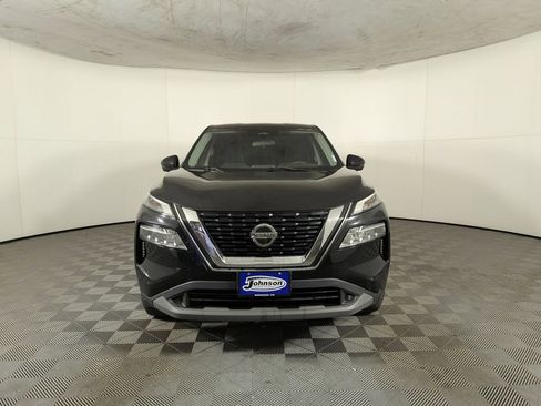 Used 2021 Nissan Rogue SV image 2