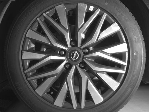 Used 2025 Nissan Altima 2.5 SV image 12