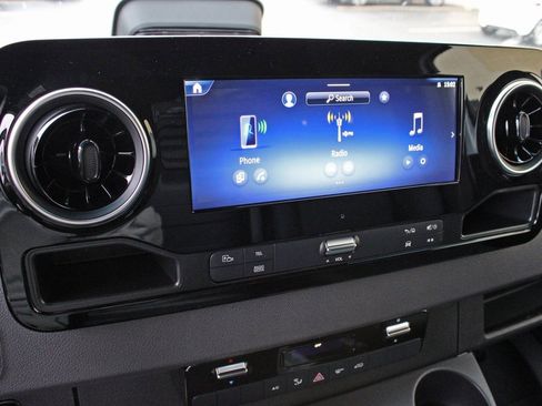 Used 2025 Mercedes-Benz Sprinter 2500 image 16