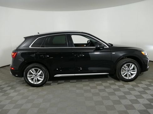 Used 2023 Audi Q5 2.0T Premium w/ Convenience Package AWD/4WD image 2