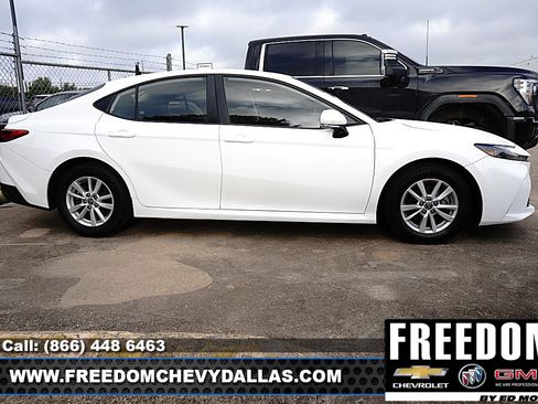 Used 2025 Toyota Camry LE FWD image 5