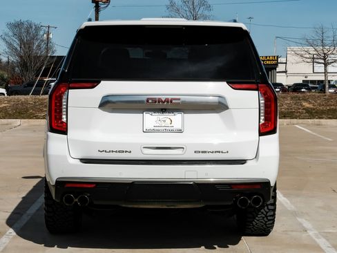 Used 2021 GMC Yukon XL Denali image 8