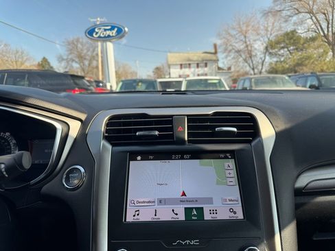 Used 2019 Ford Fusion SE image 23