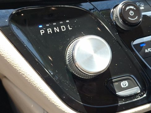Used 2022 Chrysler Pacifica Limited FWD image 26