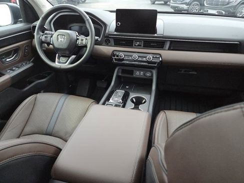 Used 2025 Honda Pilot Elite image 32