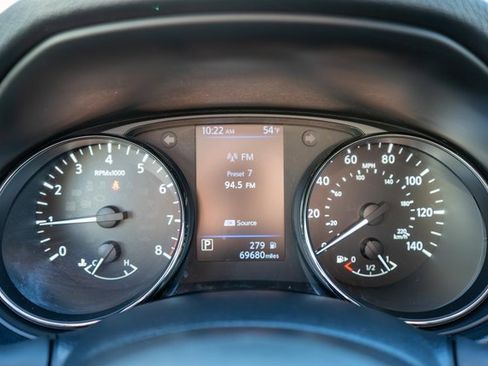 Used 2019 Nissan Rogue SV image 22