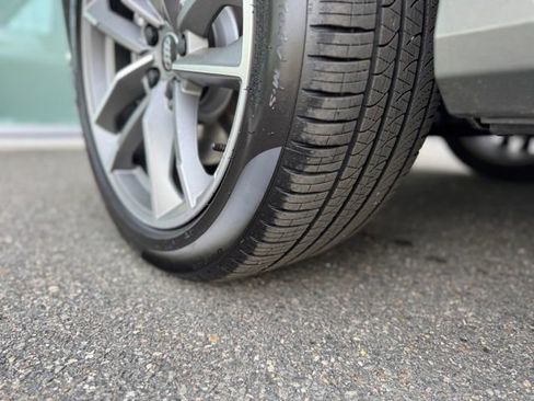 Certified 2025 Audi Q3 2.0T Premium w/ Convenience Package AWD/4WD image 9