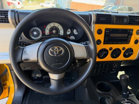 Used 2007 Toyota FJ Cruiser Base 4dr SUV (4L V6 5A) image 16