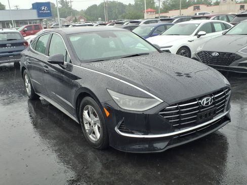Certified 2023 Hyundai Sonata SE w/ Cargo Package FWD image 3