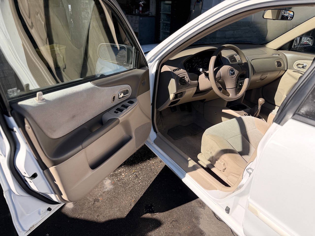 Used 2002 MAZDA Protege FWD image 2