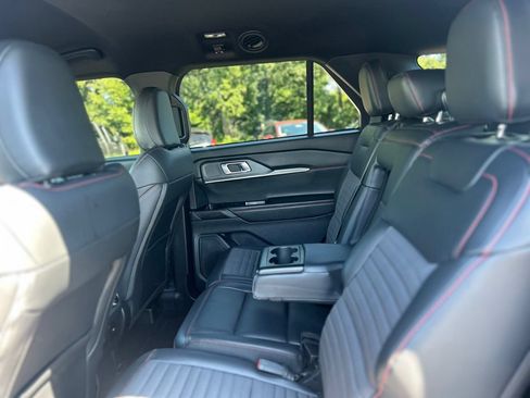 Used 2025 Ford Explorer ST-Line w/ ST-Line Street Pack AWD/4WD image 33