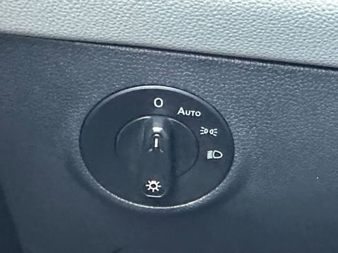 Used 2024 Volkswagen Taos SE image 19