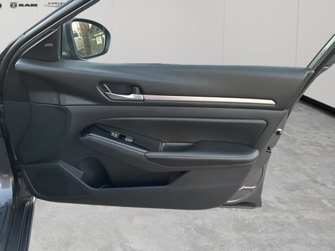 Used 2023 Nissan Altima 2.5 SV image 13