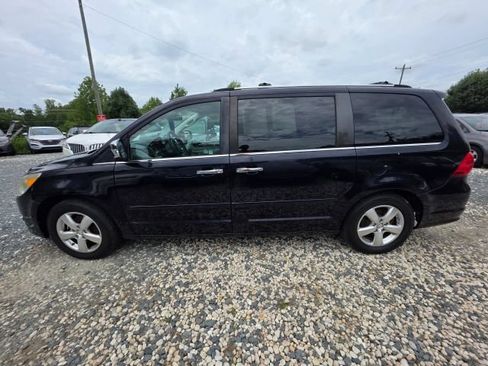 Used 2010 Volkswagen Routan SEL Premium FWD image 8